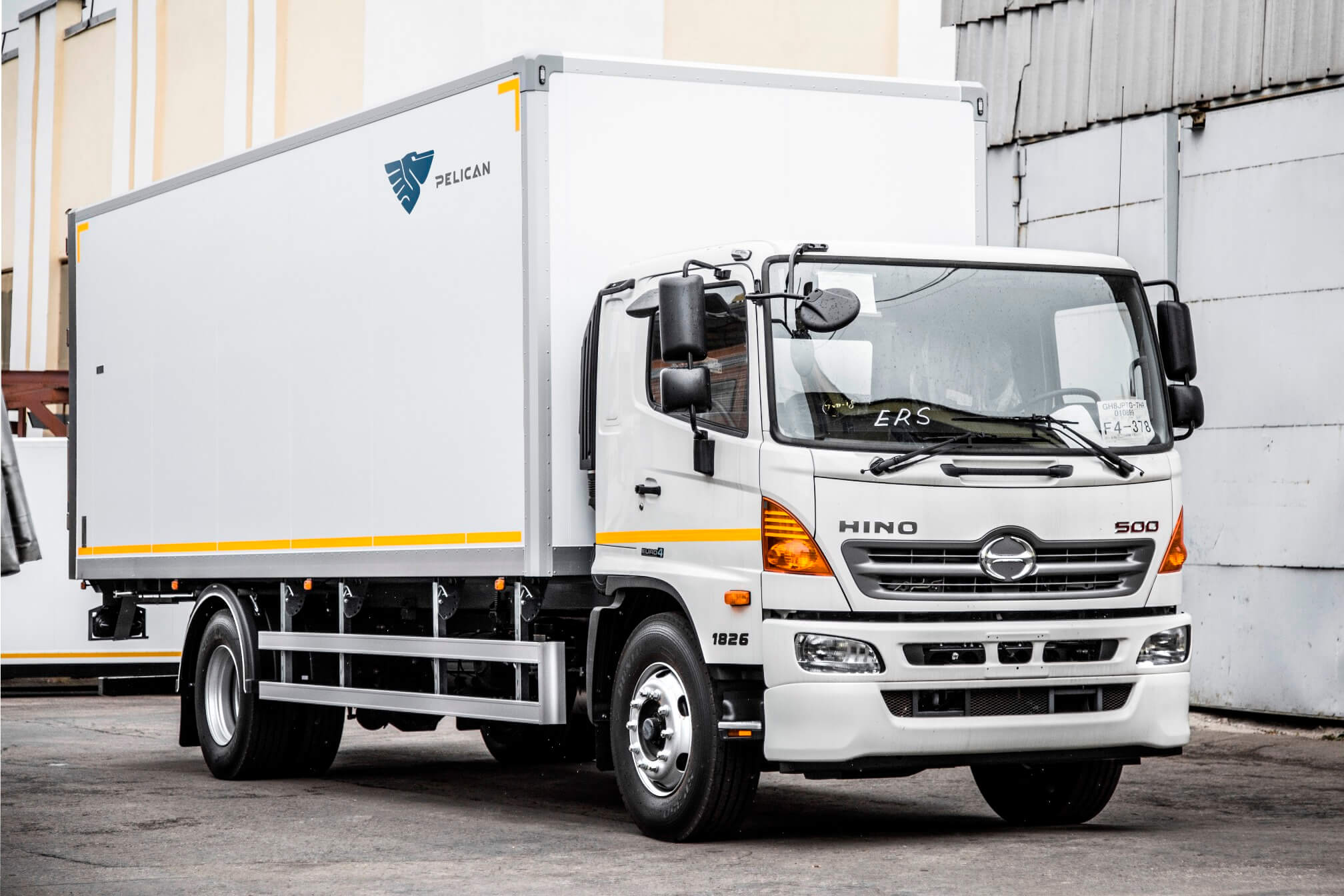 Автомобиль hino 500 фото