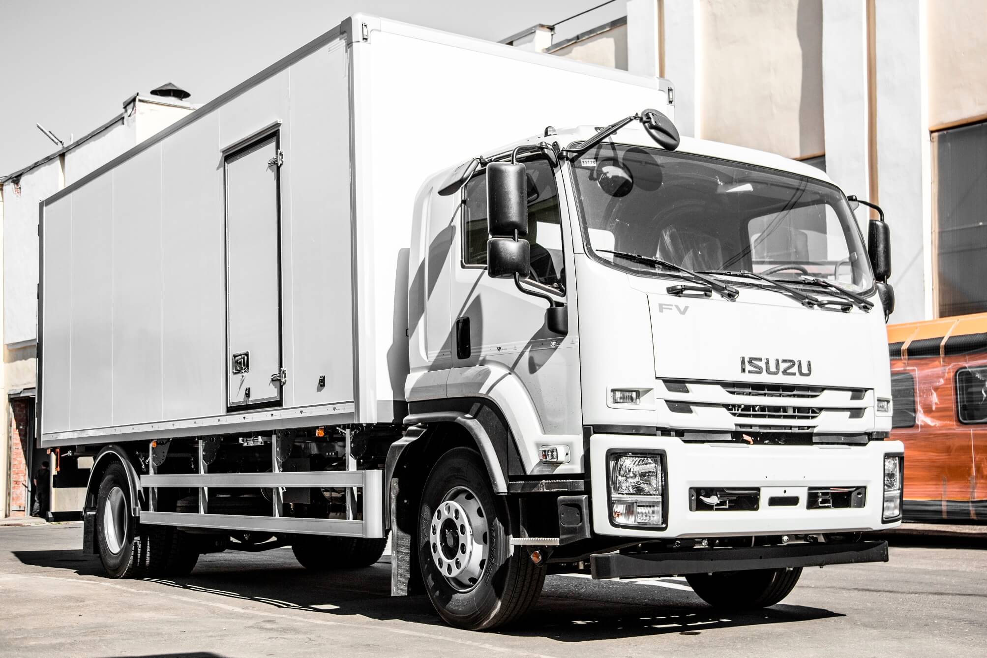 Купить мультитемпературный фургон Isuzu FORWARD (FVR) в комплектации White  Steel Van в Москве | Pelican.van