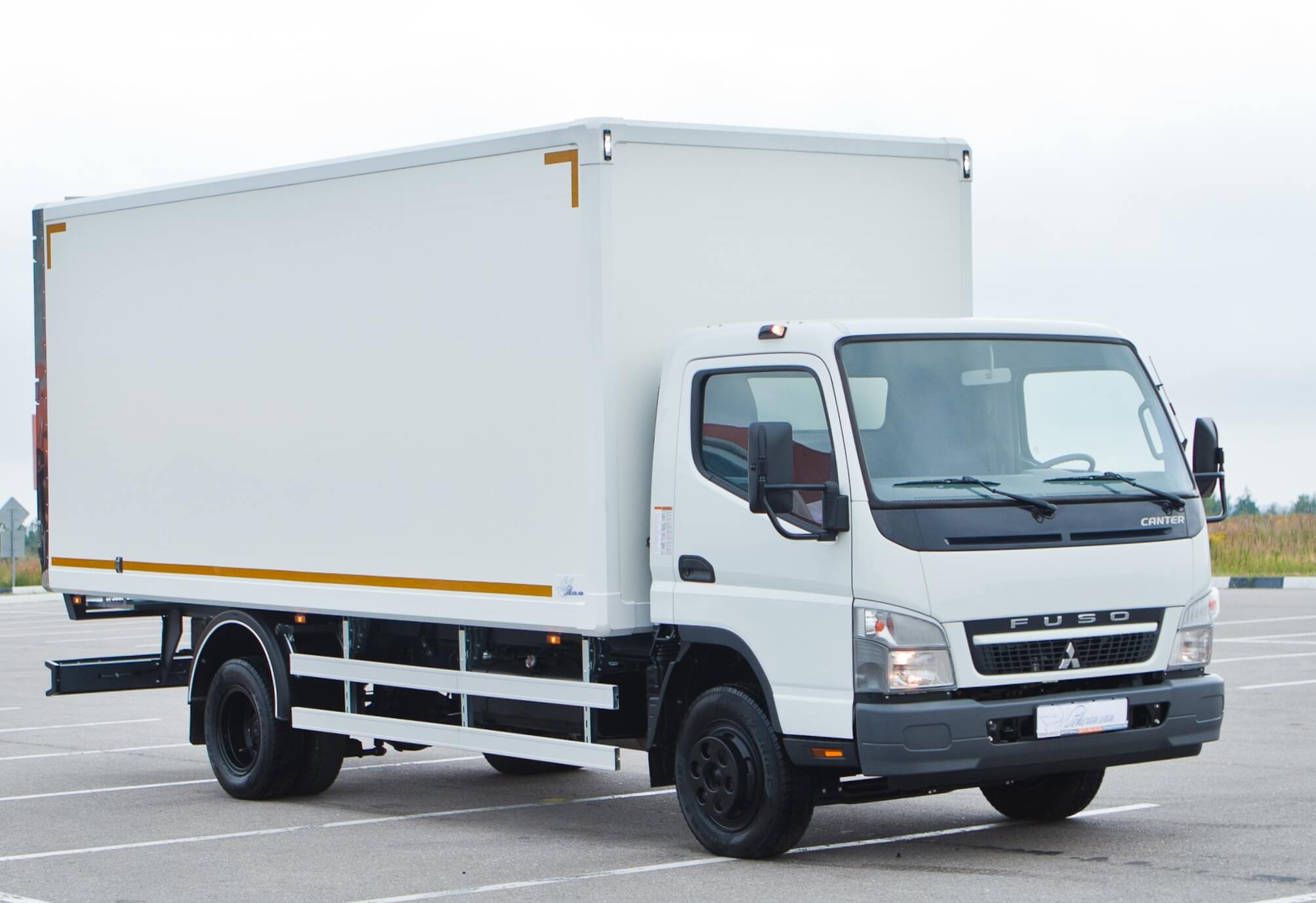 Купить изотермический фургон Fuso Canter в комплектации Plastic Van в  Москве | Pelican.van