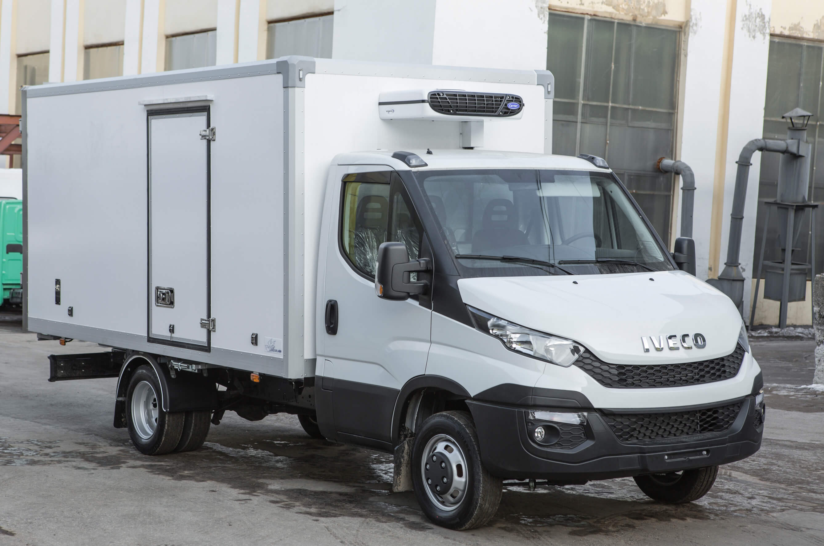 Реф003. Ивеко Дейли фургон рефрижератор. Iveco Daily 70с15 рефрижератор. Iveco Daily фургон с рефрижератор. Ивеко 70с15.