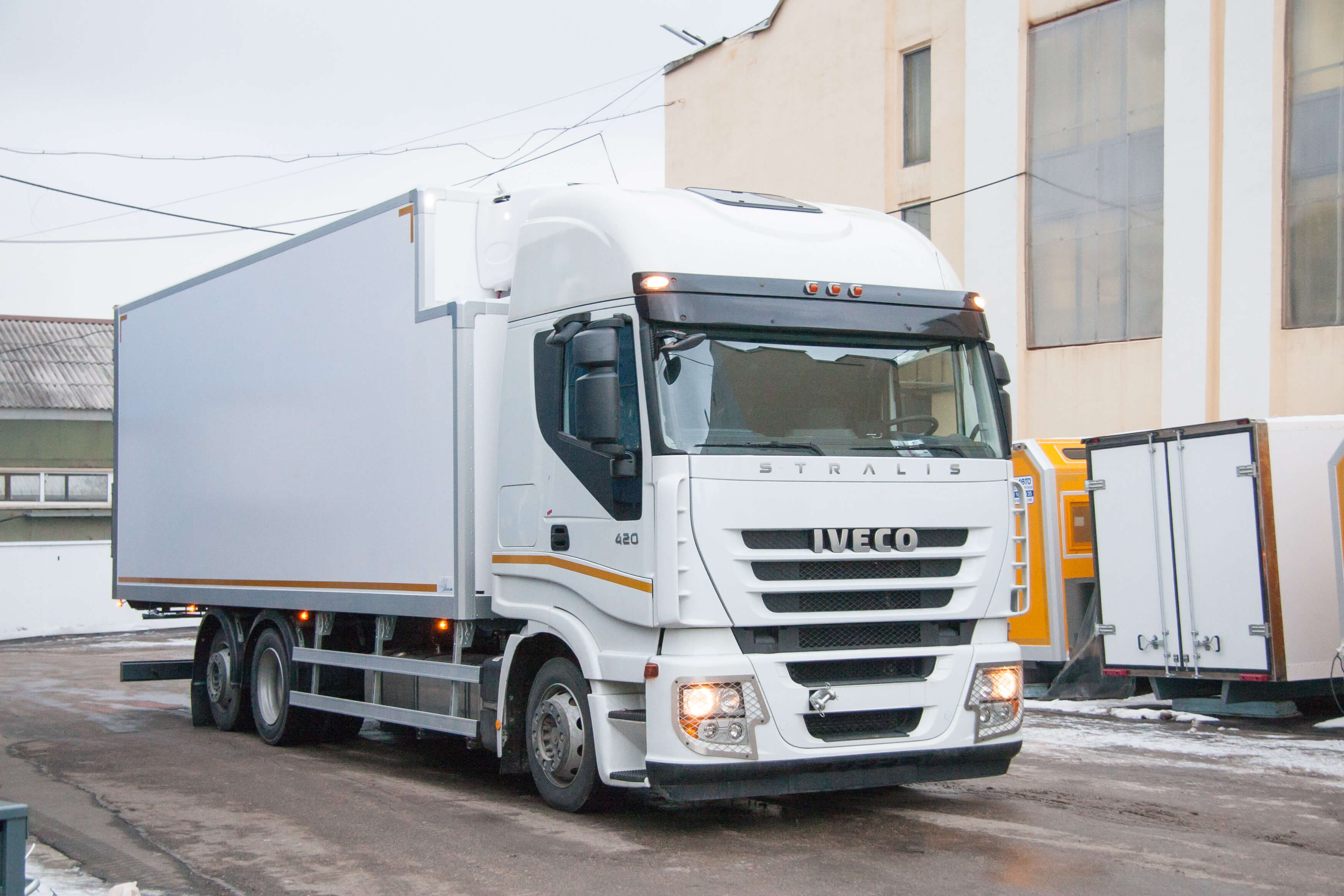 Купить фургон рефрижератор Iveco Stralis AT260S42 в комплектации Plastic  Van в Москве | Pelican.van