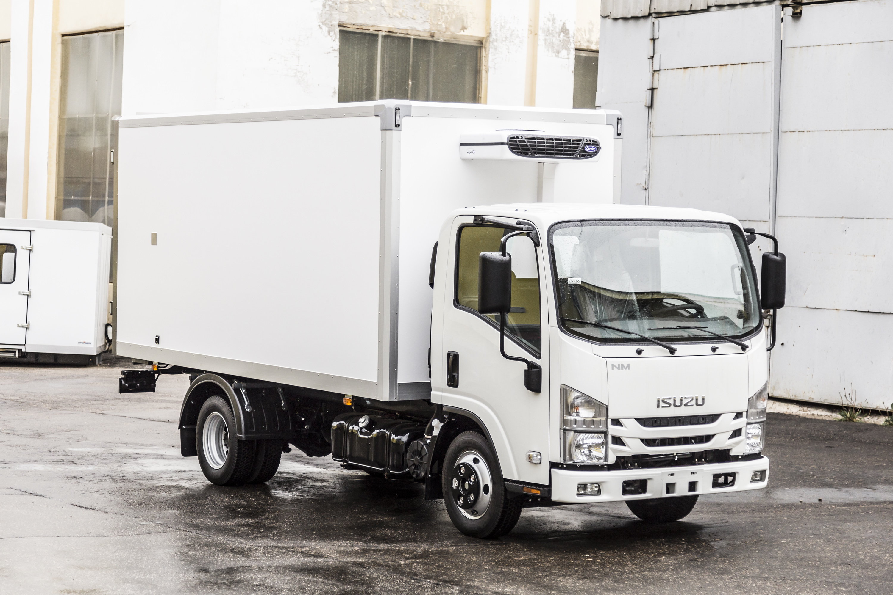 Купить фургон рефрижератор Isuzu Elf 3.5 (NMR85H) в комплектации Plastic  Van в Москве | Pelican.van